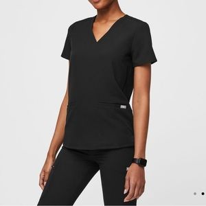 FIGS BLACK TECHNICAL COLLECTION 3 pocket WOMENS SCRUB TOP